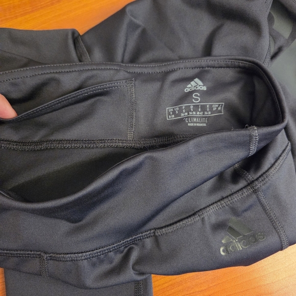 ADIDAS FULL LENGTH BLACK CLIMALITE LEGGINGS W/BLACK WRITING sz S PRELOVED - Picture 3 of 7